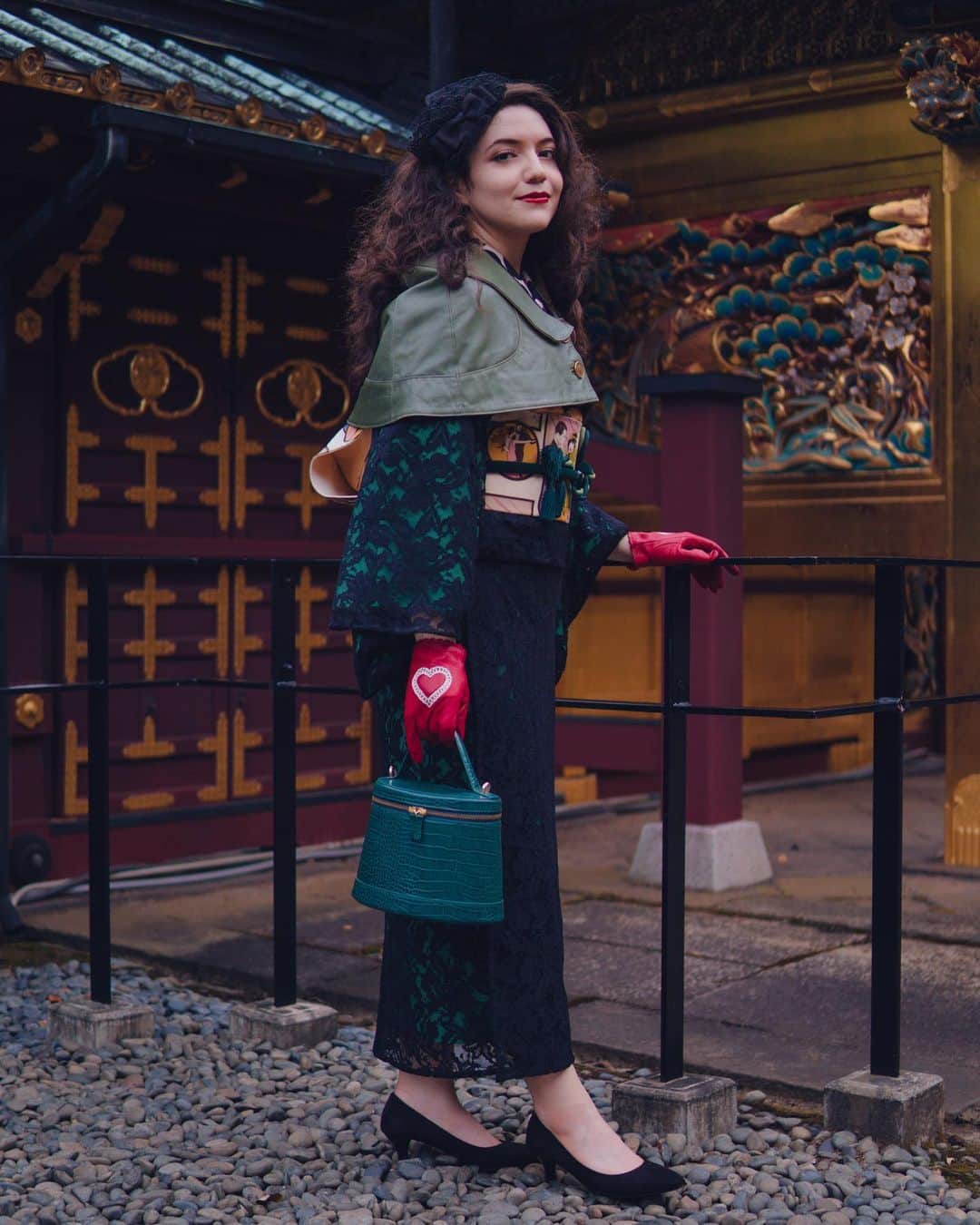 Anji SALZさんのインスタグラム写真 - (Anji SALZInstagram)「In the past weeks I had a few more fun SALZ Kimono Tour customers and it felt soooo good to be styling and going out again 😭🥰👘❤️ Gorgeous @haniico wanted something vintage “Mrs. Maisel” inspired and I think she looks just lovely 😍💫 We had such a fun time out! Thank you again for booking me 🥰❤️  最近のSALZ着物スタイリングツアーのお客様❤️ ヴィンテージスタイルは希望でした。 とても楽しい一日でした。ありがとう😊  Kimono: @gleshimakimono Obi: SALZ remake Gloves: @moschino Bag: @smirnasli_official   #salzkimono #kimonostylist ©︎SALZ Tokyo」10月12日 0時52分 - salztokyo