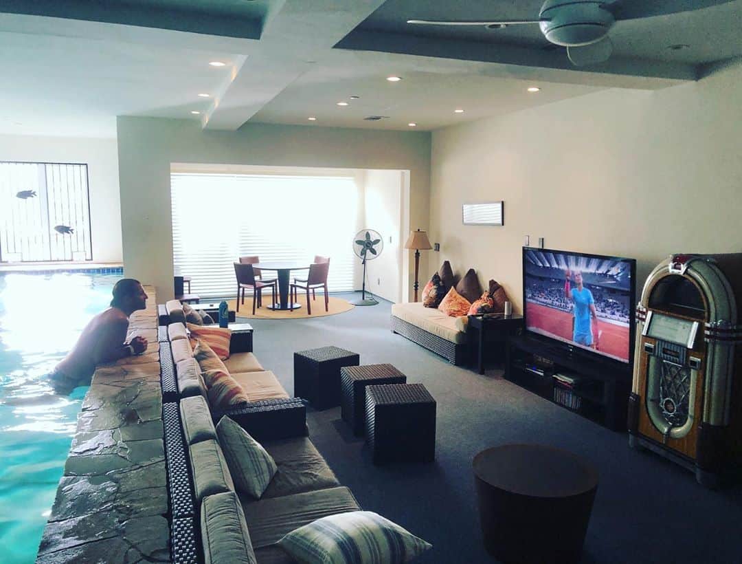 トニー・アゼベドのインスタグラム：「Best way to watch the French Open. Eggbeating! Congrats @rafaelnadal」