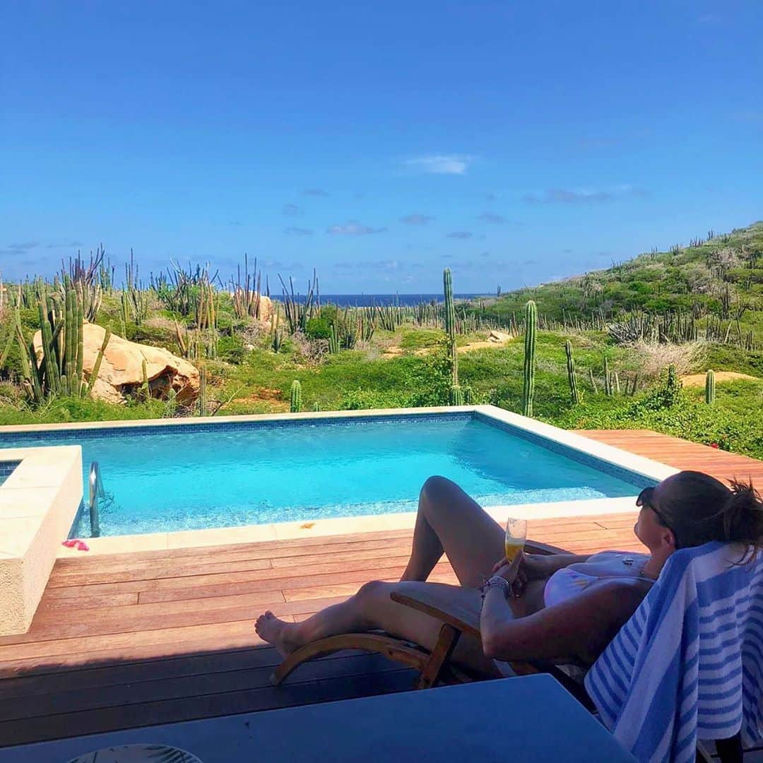 のインスタグラム：「out of office☀️」