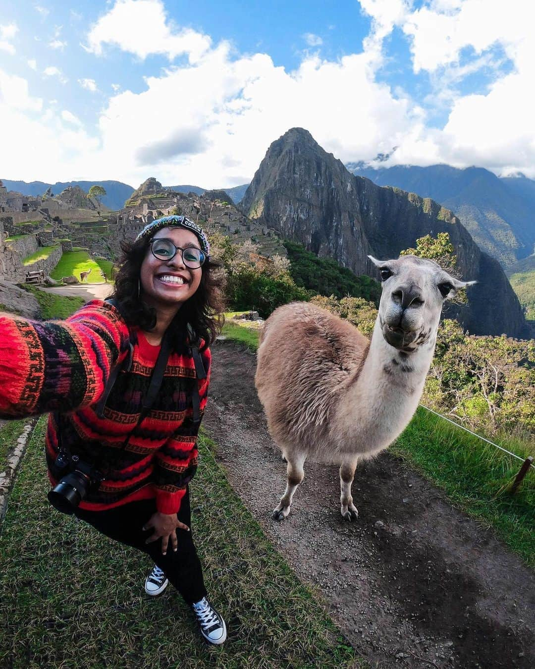 goproさんのインスタグラム写真 - (goproInstagram)「Photo of the Day: Finding friends in 15th century cities 🦙 #GoProFamily member @overrated_outcast ⠀⠀⠀⠀⠀⠀⠀⠀⠀ #GoProHERO9 Black sports a new front-facing screen with live preview so you can frame up your friends in stunning 20MP detail 📷   Save on a #GoProHERO9 when you sign up for GoPro’s subscription service, hit the product tag to learn more. ⠀⠀⠀⠀⠀⠀⠀⠀⠀ #GoPro #Selfie #MachuPichu #Andes #Llama」10月12日 1時15分 - gopro