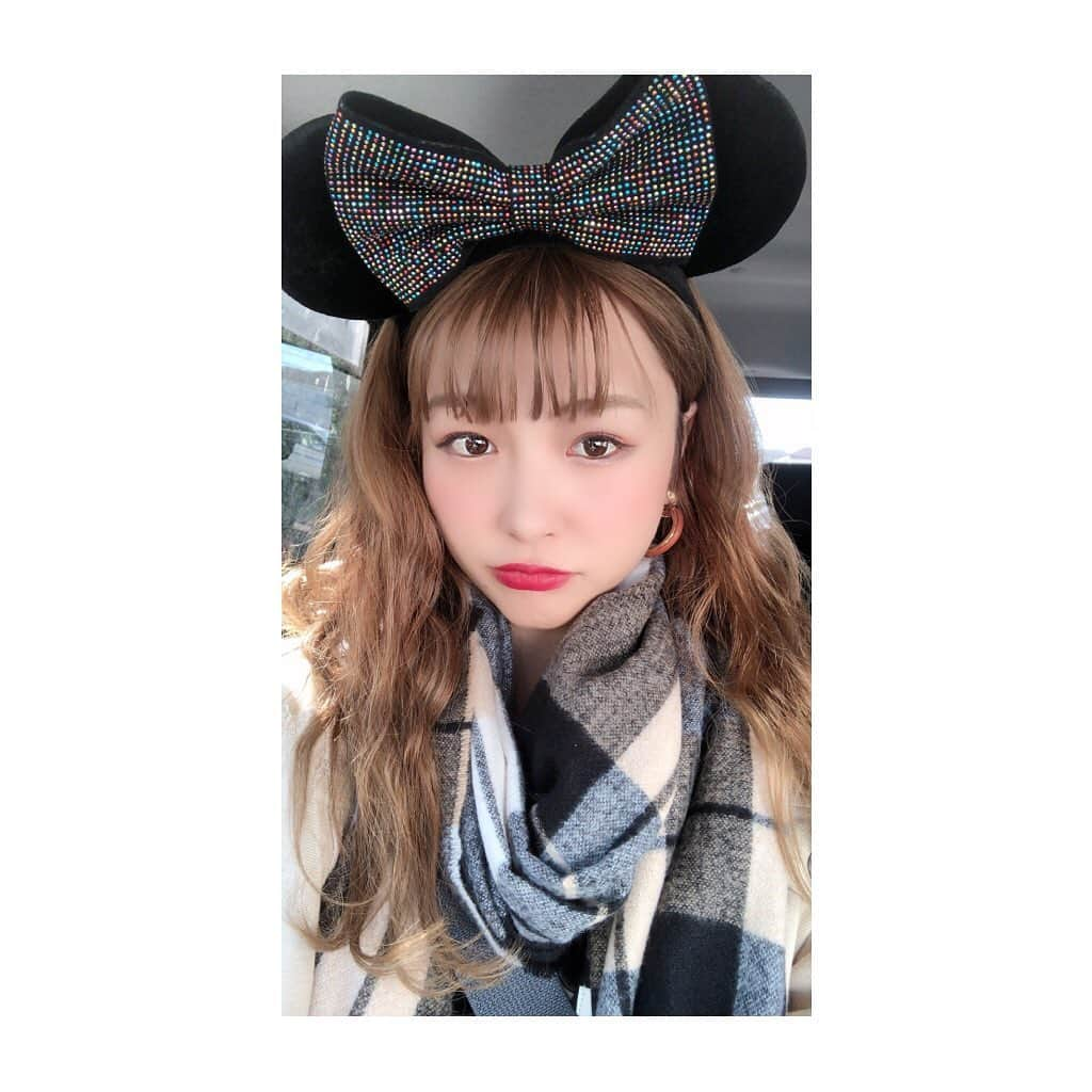 相田瑠菜のインスタグラム：「#新エリア オープンしてからのIN💓 🌈🏰💕﻿ ﻿ 推しに会えるかもしれないからって﻿ とびっきりのオシャレに気をつけるのは﻿ ディズニーあるある🐭🌸💗﻿ ﻿ #ディズニーランド #ディズニーコーデ #東京ディズニーランド #ディズニーカチューシャ #ディズニー部 #ディズニー好きと繋がりたい #ディズニー好きな人と繋がりたい #美女と野獣 #美女と野獣エリア #ランド #ミッキーコーデ #diesel #秋コーデ #秋服コーデ #おしゃれさんと繋がりたい  ﻿」