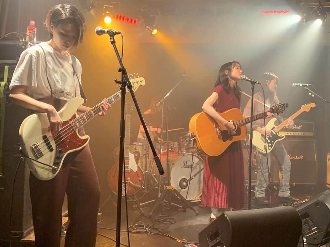 のインスタグラム：「BLAST JAMS!!2020、配信観てくださった方ありがとうございました🔥 久しぶりにライブハウスで演奏して、素敵な仲間たちにまた会えて、とにかく踊って、最高に気持ちよい夜でした。。 たのしかったなぁ。 笹井さんの心意気、ほんとうにカッコいいです。 またライブハウスで、みんなに会えるときまで、元気で☺️」