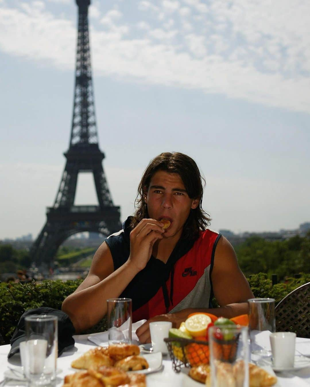 オリンピックさんのインスタグラム写真 - (オリンピックInstagram)「Rafael Nadal — Feasting in Paris since 2005. 15 years since his maiden #RolandGarros win (and this delicious photo) 🥐 the Olympic Champion has won his 13th French Open title. 🎾  #paris #frenchopen #nadal #rafanadal #tennis #rg20 #rg2020」10月12日 1時42分 - olympics