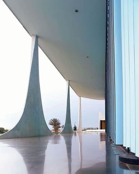 ニコラス カークウッドさんのインスタグラム写真 - (ニコラス カークウッドInstagram)「NK inspiration: Oscar Niemeyer, Palácio do Planalto, 1960 #NicholasKirkwood #MyKirkwoods #OscarNiemeyer」10月12日 1時53分 - nicholaskirkwood