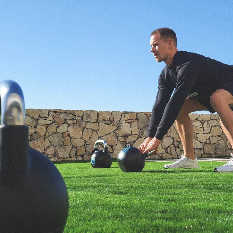 マルク＝アンドレ・テア・シュテーゲンさんのインスタグラム写真 - (マルク＝アンドレ・テア・シュテーゲンInstagram)「Kettlebell Sunday 🦾」10月12日 1時47分 - mterstegen1