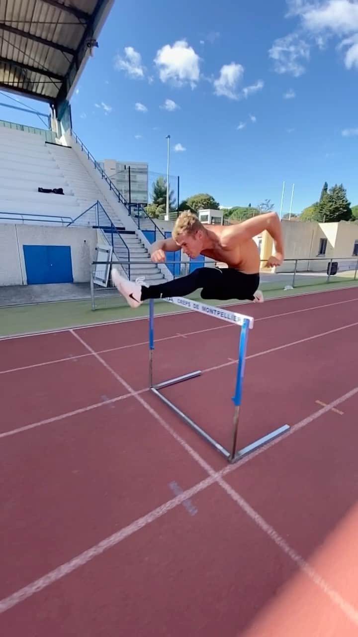 ケビン・マイヤーのインスタグラム：「A way to feel alive... and much! 💨」