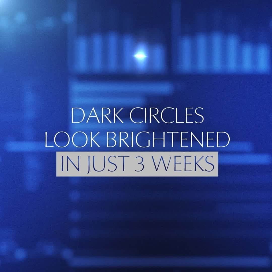 のインスタグラム：「Blue light and late-night binge-watching go together, but late-night blue light can accelerate visible aging. 😨  Hit pause on fine lines with #AdvancedNightRepair Eye Supercharged Complex then press play on late night movies! Comment below with what you’re watching this fall.」