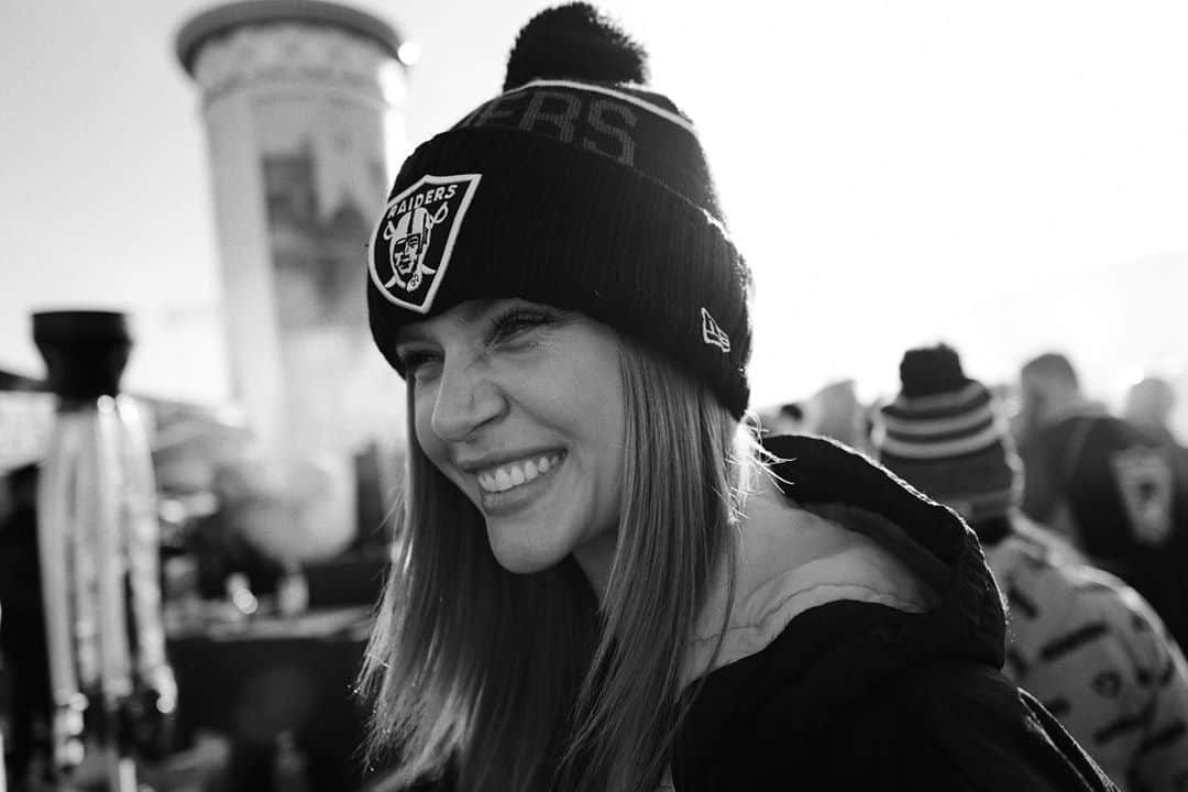 ジョセフィン・スクリヴァーさんのインスタグラム写真 - (ジョセフィン・スクリヴァーInstagram)「missing tailgating but still love watching and celebrating my love for my @raiders!! ☠️🏈❤️」10月12日 2時03分 - josephineskriver