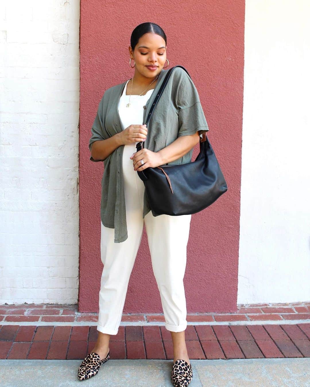 のインスタグラム：「@maileebarkdull in a (really good) Sunday look, helping to provide 100 school meals.」
