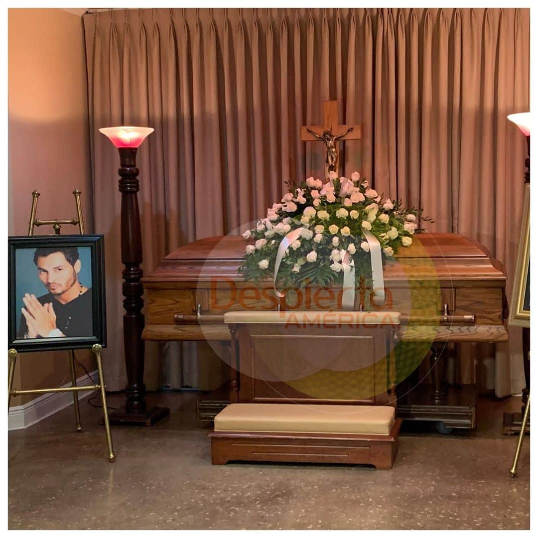 Despierta Americaさんのインスタグラム写真 - (Despierta AmericaInstagram)「Se lleva acabo en Miami el funeral de Anthony Galindo, el ex integrante de @mdoonline quien falleciera el pasado sábado.」10月12日 2時13分 - despiertamerica