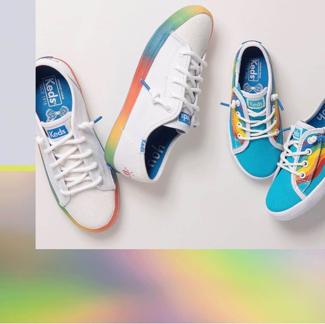 のインスタグラム：「In celebration of International Day of the Girl, we worked with three inspiring young women to create a collection of shoes inspired by the mark these girls are making on the world. The rainbow design on the PWR GRL Kickstart sneaker signifies @khloekares’ commitment to hope and acceptance. @therealrebekah and @jordanjustright added their signature phrases of “Be the Change” and “You=Amazing” to the heel of each style. These handwritten messages provide inspiration and encouragement with every wear. Tap to shop the PWR GRL collection.」