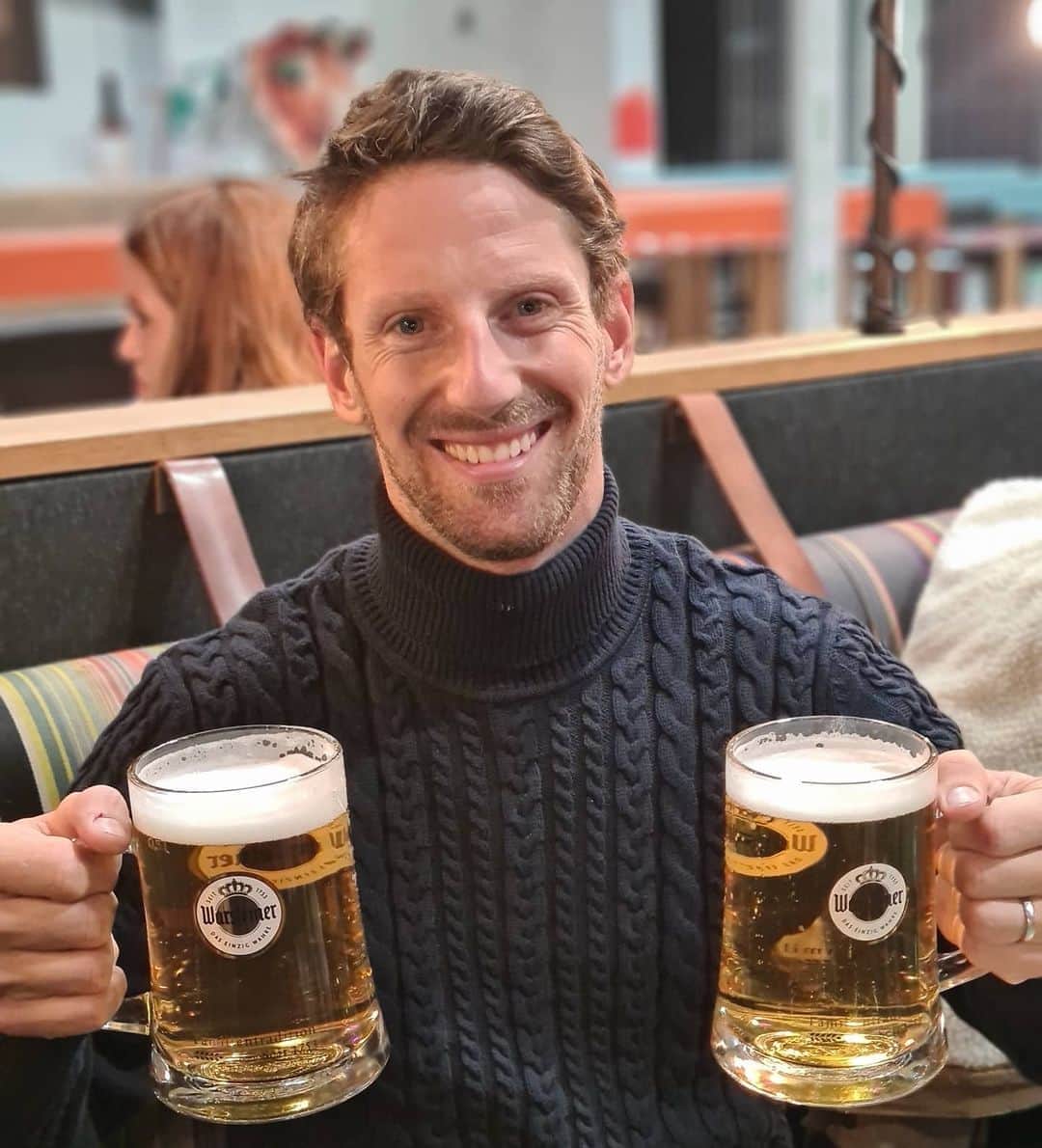 ロマン・グロージャンのインスタグラム：「2 points = 2 pints right ? #r8g #f1」