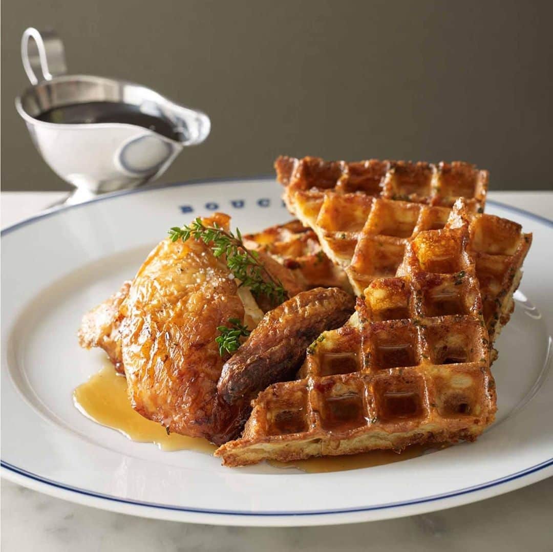 The Venetian Las Vegasさんのインスタグラム写真 - (The Venetian Las VegasInstagram)「Which do you eat first, the chicken or the waffle? Enjoy this sweet and savory favorite, served up for brunch every weekend at Bouchon. #weekendbrunch #delicious #Vegas」10月12日 2時34分 - venetianvegas