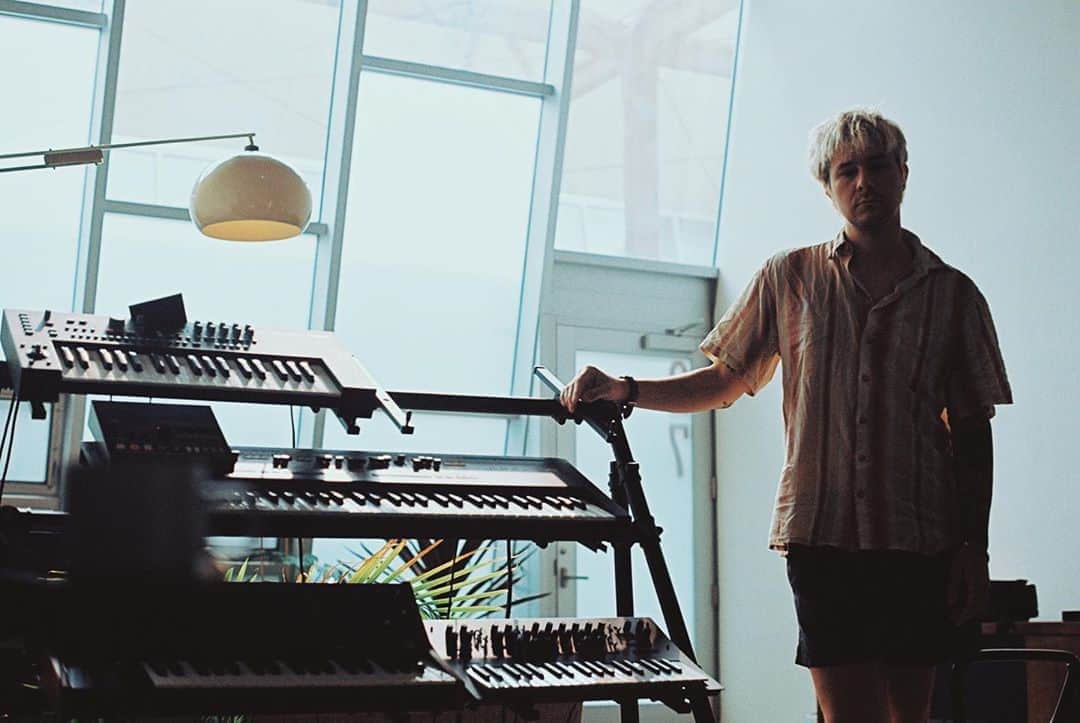 ル・ユースのインスタグラム：「Did I tell you I’m working on an album yet? Currently have about 50 finished pieces of music that I really love... how will I ever narrow it down」