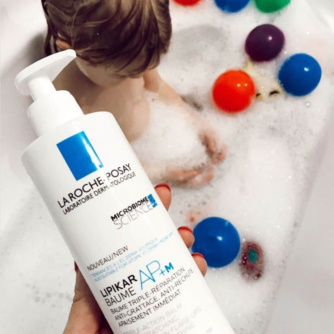 La Roche-Posayさんのインスタグラム写真 - (La Roche-PosayInstagram)「Thank you @danielamacsim for this great shot! Bath time is surely the highlight of every kid's day. Make sure they enjoy it to the fullest after bathing with a dedicated routine. Apply a thick layer of Lipikar AP+M Baume on your child’s skin to soothe, protect and moisturize it. Suitable for all types of skin!  All languages spoken here! Feel free to talk to us at any time. #larocheposay #lipikar #atopicproneskin #lrplove Global official page from La Roche-Posay, France」10月12日 2時59分 - larocheposay