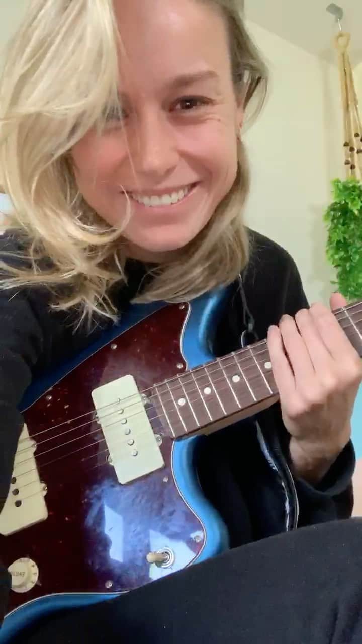 ブリー・ラーソンのインスタグラム：「I’ve loved this song since it came out earlier this year. The words “stand up, show up for her” felt like such a needed call to action.  I wanted to share this in honor of #DayOfTheGirl and a reminder to us all: let’s continue to stand up and show up for all of the girls who’ve been rendered incapable of reaching their potential because they are women.  If you can, I encourage you to join me today in donating to @girlsopportunityalliance in support of our next generation of leaders: young women everywhere.」