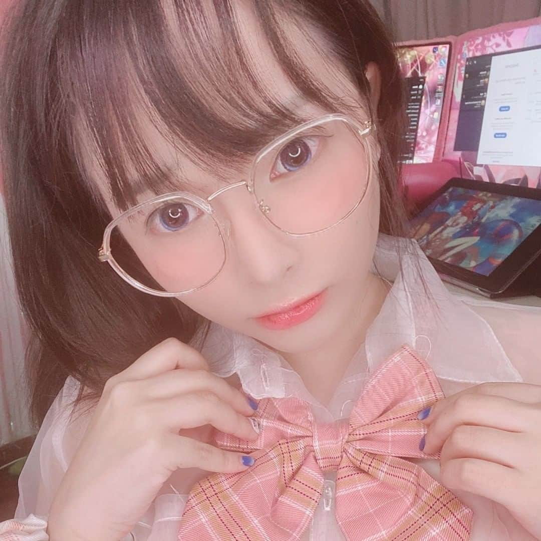 ミミちゃんさんのインスタグラム写真 - (ミミちゃんInstagram)「Hi~ Do you guys like my Glasses? 🌸  #Megane #Glasses #OnlyFans #Sexy #Lewd #Naughty #Asian #AsianGirl #Vietnam #VietnameseGirl #THICC #Thighs  See more info about me:  linktr.ee/mimichan259」10月12日 3時15分 - mimichan.259