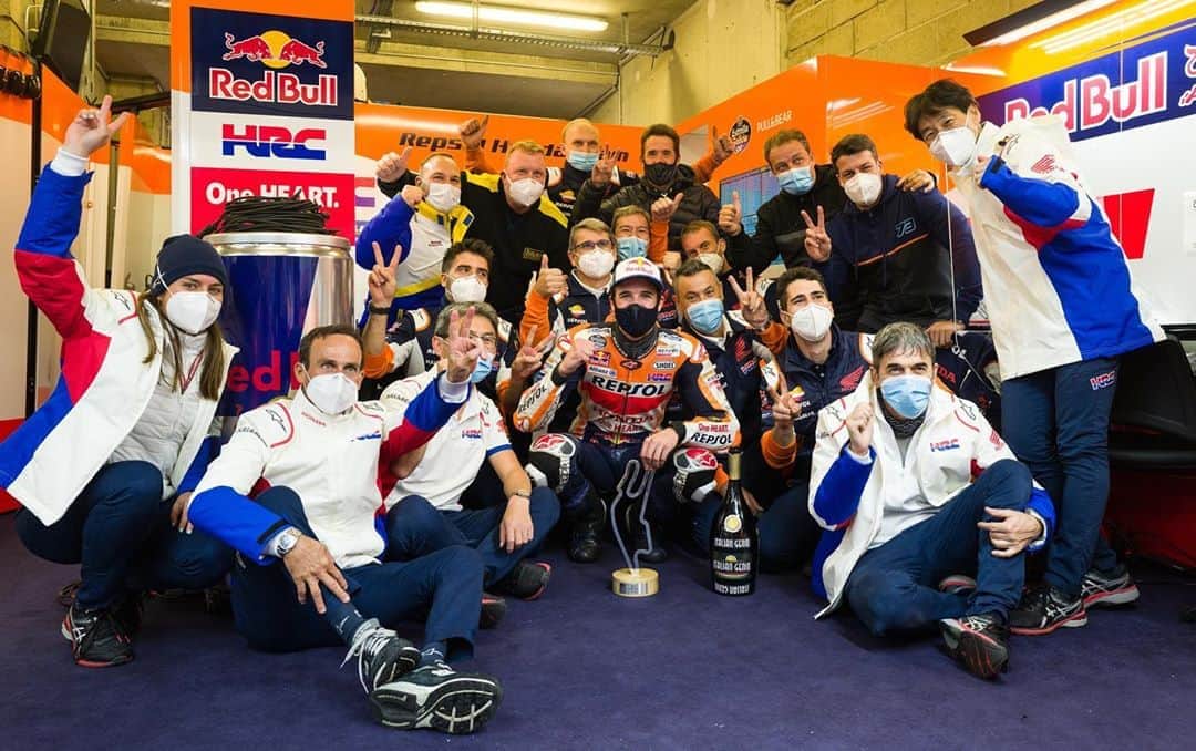 レプソル・ホンダのインスタグラム：「T.E.A.M 🥈」