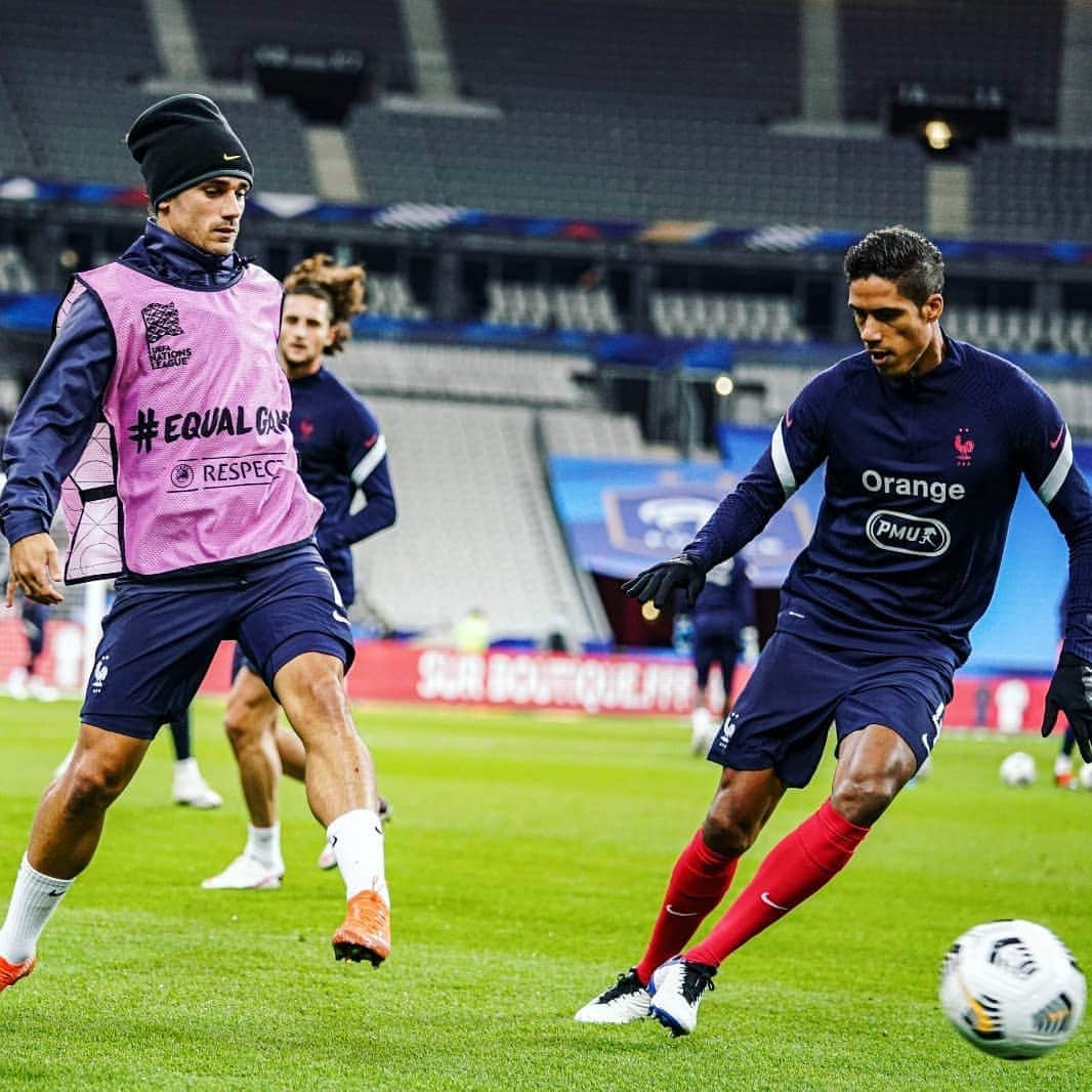 サッカー フランス代表チームさんのインスタグラム写真 - (サッカー フランス代表チームInstagram)「Dernier entraînement avant le début du match 💪 ! #FiersdetreBleus #FRAPOR - Training before kick-off 💪」10月12日 3時29分 - equipedefrance