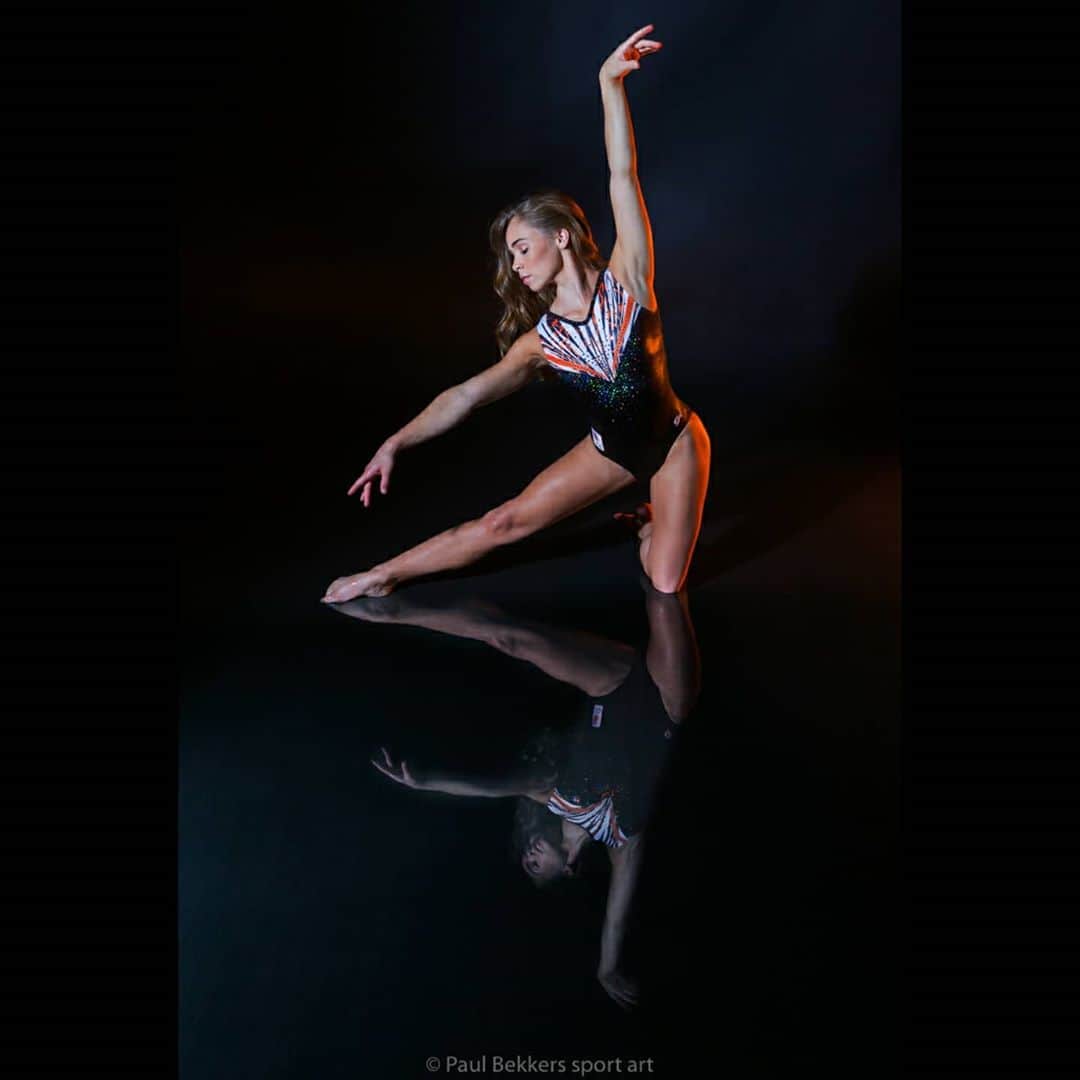 エイトォーラ・トールズドッティルのインスタグラム：「Another picture of the photoshoot with @paul_bekkers_sport_art 🖤」