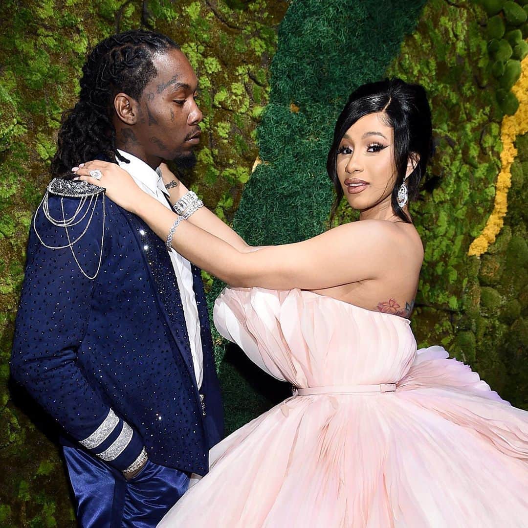 E! Onlineさんのインスタグラム写真 - (E! OnlineInstagram)「Who would Cardi B if she didn't spice up her lavish birthday celebration with some PDA. 👀  Link in bio for everything we know about her night in Vegas with Offset one month after their divorce. (📷: Getty Images)」10月12日 3時31分 - enews