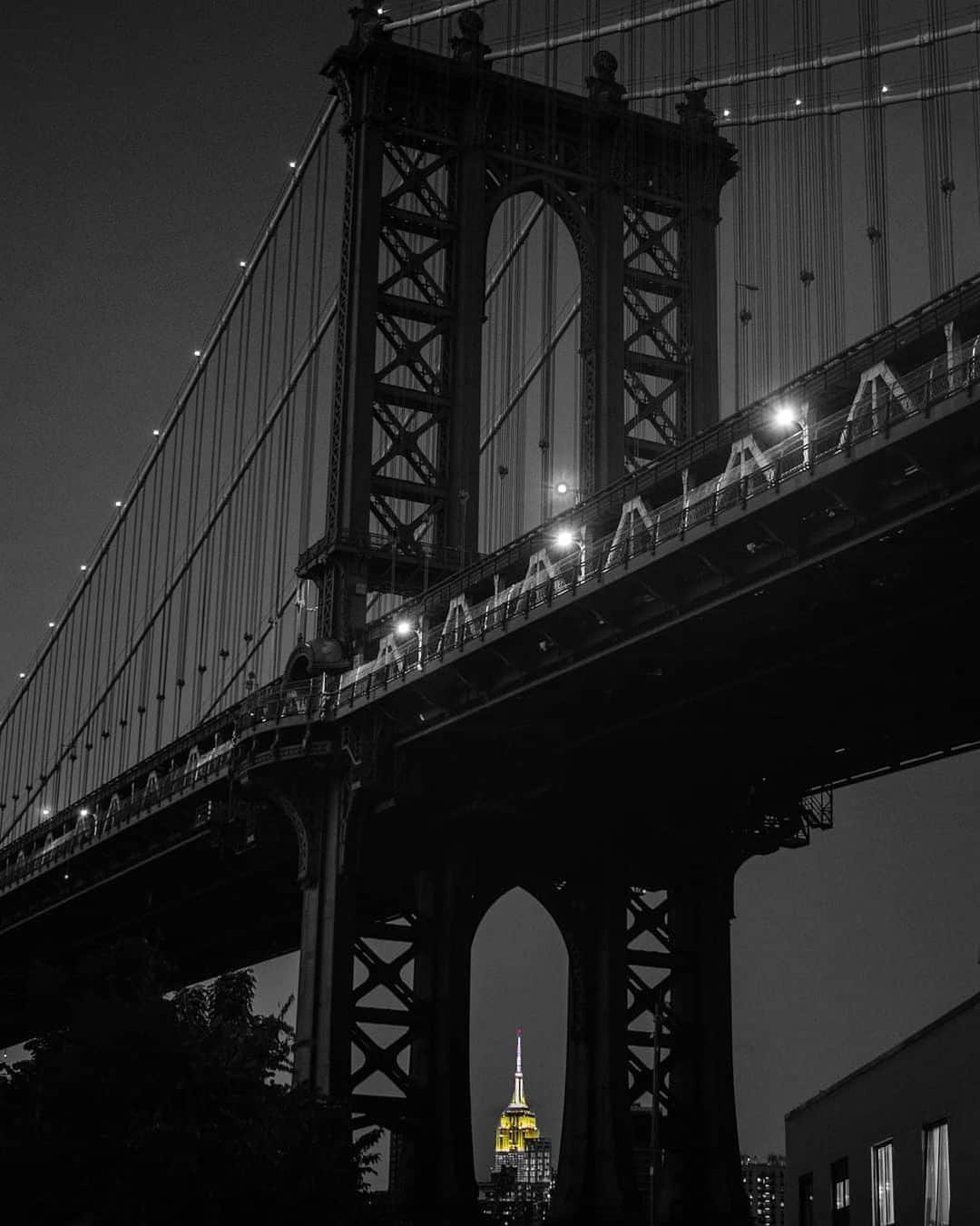 instagoodさんのインスタグラム写真 - (instagoodInstagram)「@bharathpsd One of my favorite clicks in #nyc .  BTW: It is #empirestatebuilding  through #manhattanbridge  P.S: Don't mind the noise in the picture. .」10月12日 3時36分 - instagood