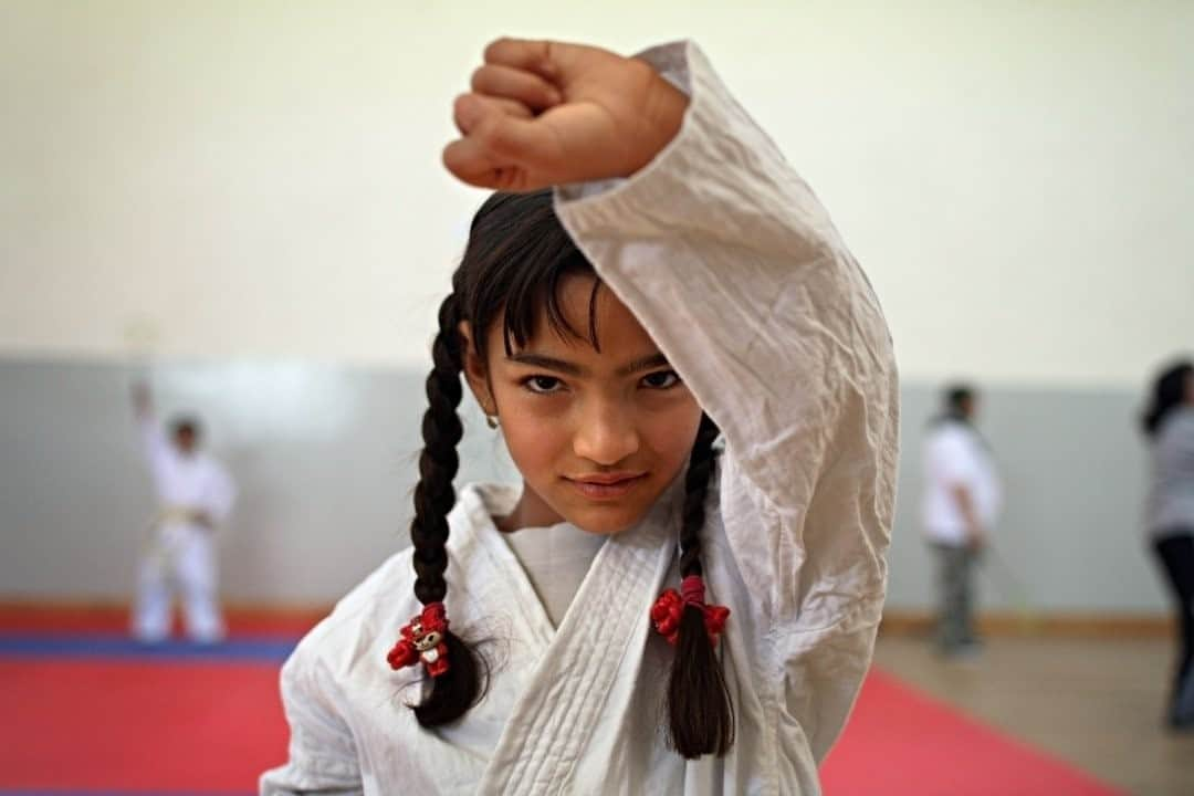 ナショナルジオグラフィックさんのインスタグラム写真 - (ナショナルジオグラフィックInstagram)「Photo by @stephsinclairpix / Masia, age nine, shows off her skills during a karate class in Kabul, Afghanistan. Of the extraordinary challenges faced by humankind in 2020, the need to reimagine and build a more promising future for girls around the world is more important than ever. I’ve spent the better part of my career focused on amplifying the voices of some of the world’s most at risk girls. Today, on the eighth International Day of the Girl, let's celebrate their resiliency, strength, and power. Follow me @stephsinclairpix and the nonprofit I founded @tooyoungtowed to learn more about how we can help girls live free from violence and determine the course of their own lives. #InternationalDayOfTheGirl」10月12日 3時36分 - natgeo