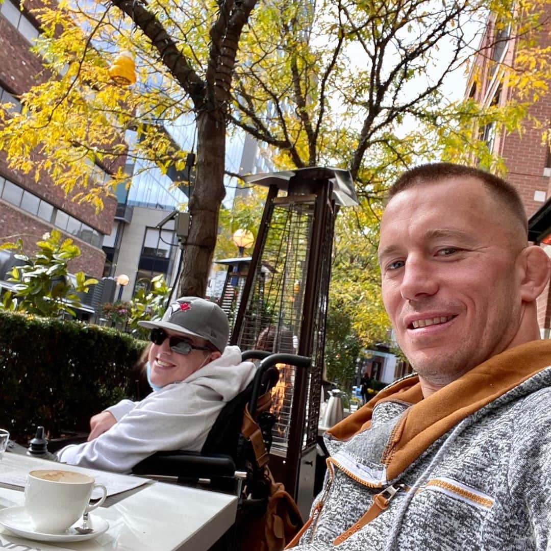 ジョルジュ・サンピエールさんのインスタグラム写真 - (ジョルジュ・サンピエールInstagram)「Cappuccino time on the patio with my boy @thespencermiller! ☕️」10月12日 3時39分 - georgesstpierre