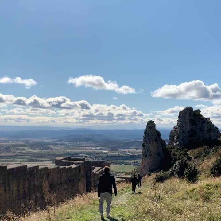 岡崎慎司のインスタグラム：「Power spot ❤️💙  #castellodeloarre  #recavery💪 #familytime」