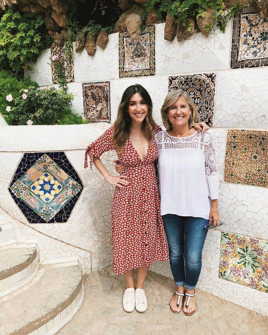ケイト・ボイージェルのインスタグラム：「Happiest birthday to my beautiful Mama! I’m so grateful for all our adventures big and small and I couldn’t be luckier to call you my mom and best friend. Love you so much! ❤️」