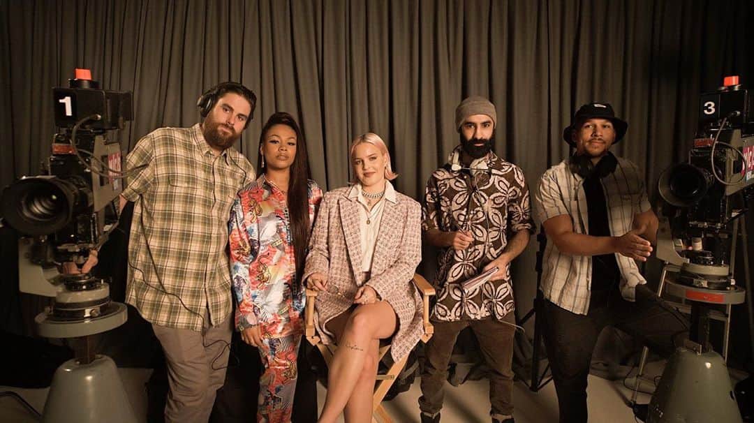 のインスタグラム：「The amazing @morganconniesmith has released her debut EP 'Alien' via our label @majortomsmusic. Go listen and also watch the official video for 'Alien' on her YouTube... watch out for our cameo 🙃 Link in stories」