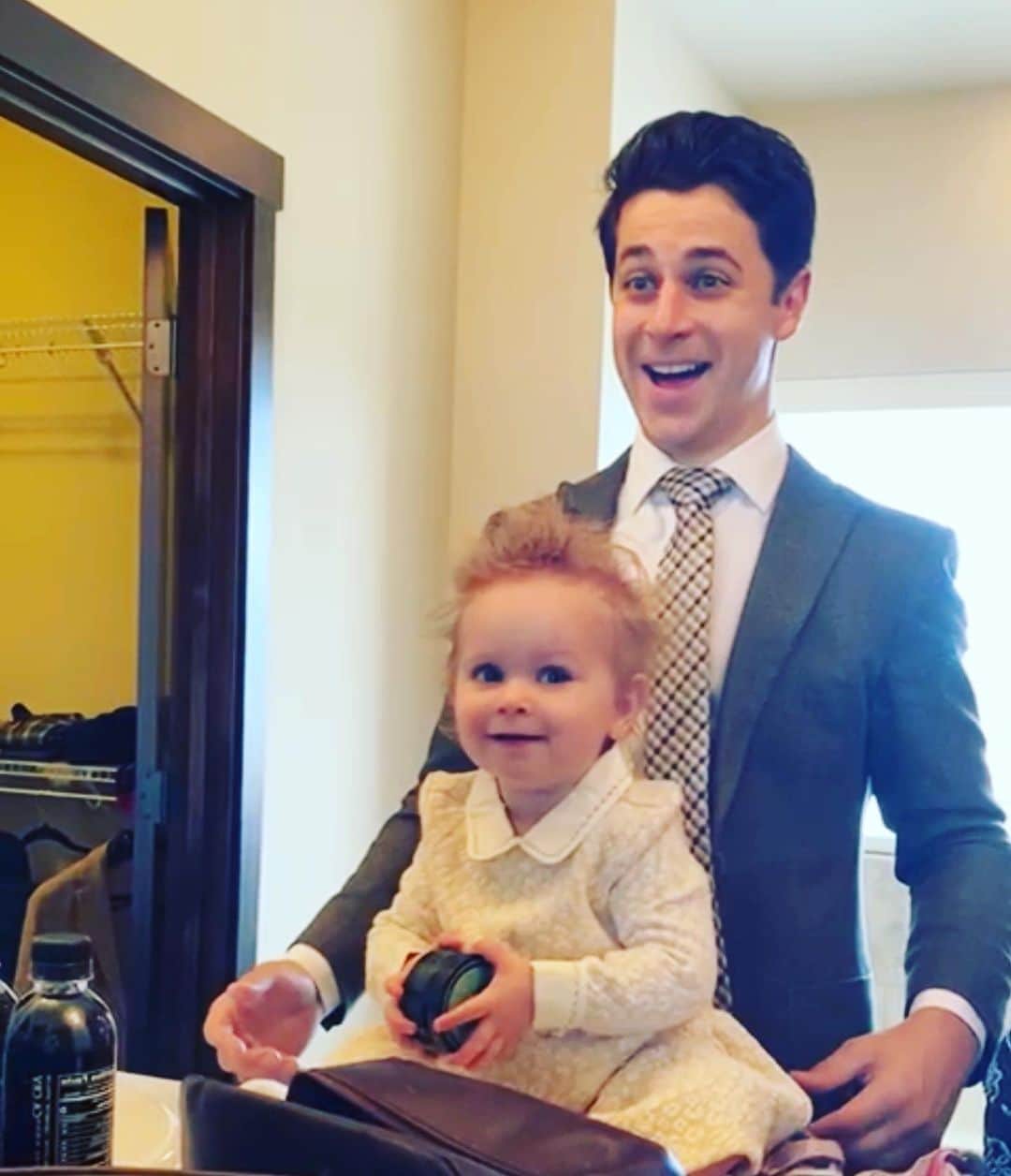 デヴィッド・ヘンリーさんのインスタグラム写真 - (デヴィッド・ヘンリーInstagram)「Me: I’ll get her ready. Wife: u sure? Me: pfft, I got this. (30 seconds later...)」10月12日 4時07分 - davidhenrie