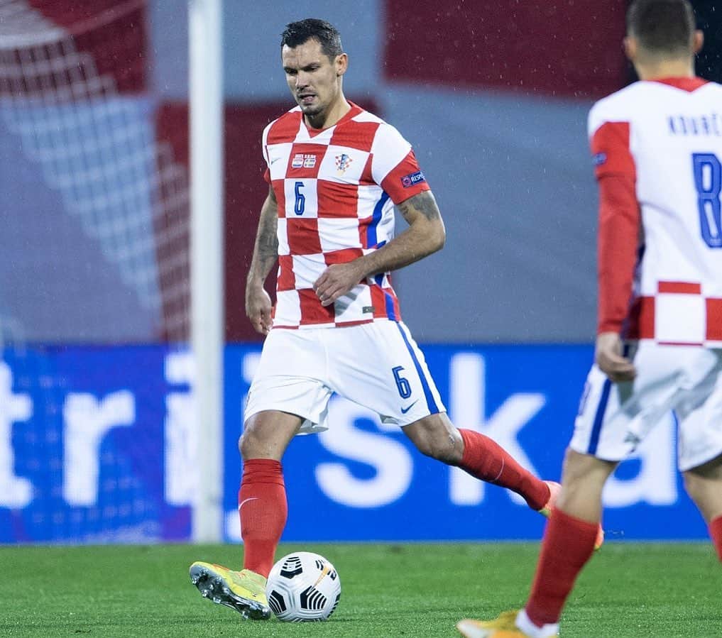デヤン・ロヴレンのインスタグラム：「Teska utakmica, ali zasluzena pobjeda. Bravo momci.  Hvala svim navijacima koji su nas dosli bodrit po ovom uzasnom vremenu 🙌🏻  U srijedu momci idemo ponovno! 💪🏻🇭🇷」