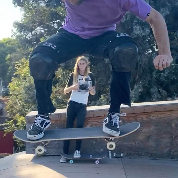 トム・シャーのインスタグラム：「This ramp is just too much fun.  @elliotsloan thanks for always letting us cruise over and play on the jungle gym 🤳 @luielliott」