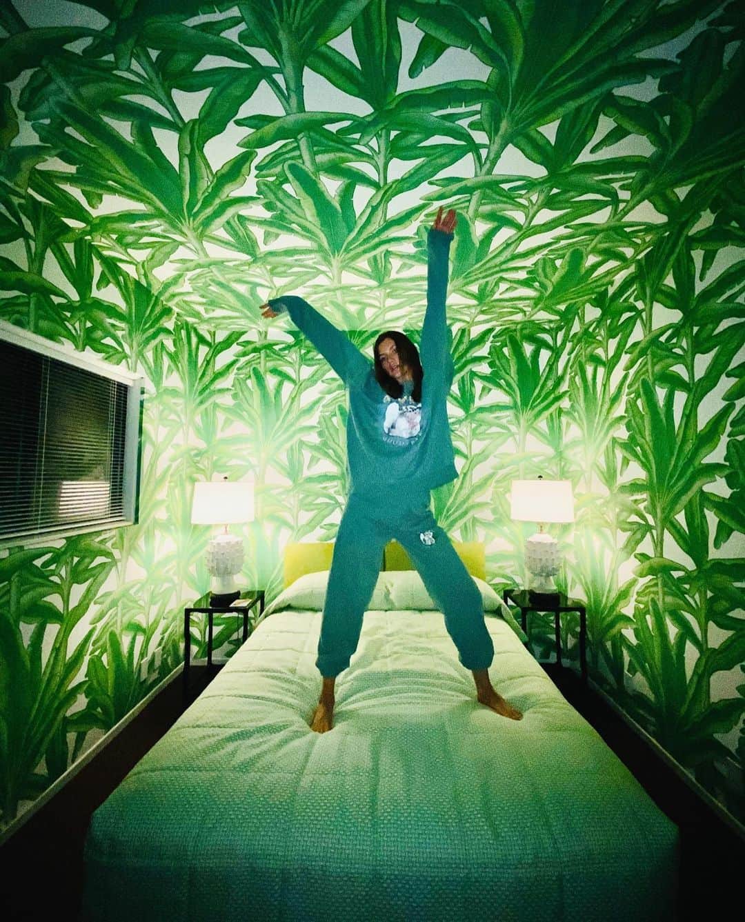ヴァレリー・カウフマンのインスタグラム：「Sunday feels 🌴」