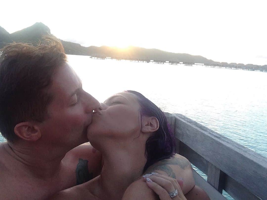 トレ・クールのインスタグラム：「Six years ago I married my dream girl, Sara Rose and we have been on Honeymoon ever since ❤️」