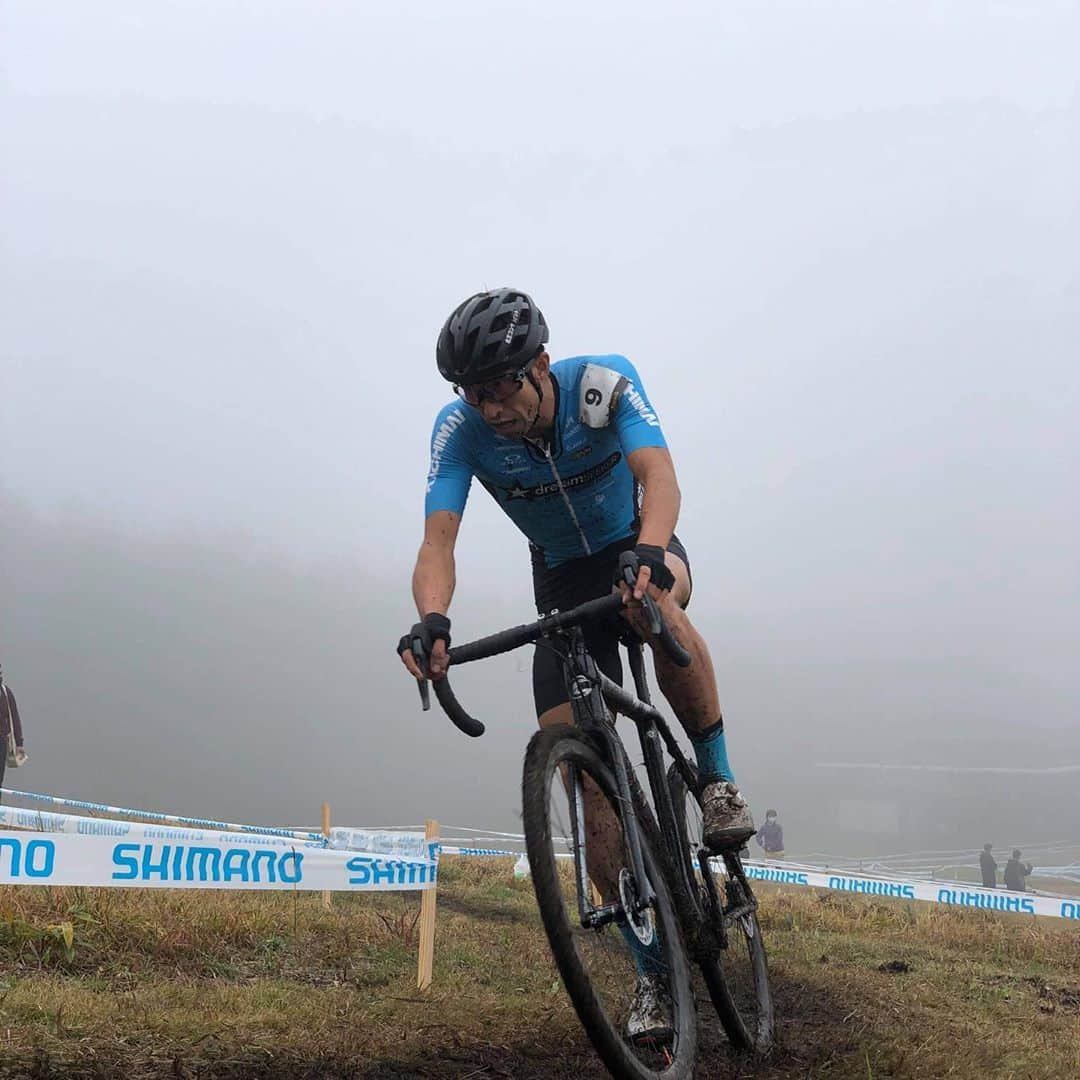 山本幸平さんのインスタグラム写真 - (山本幸平Instagram)「Another victory in japan. Cyclo-cross season just started yesterday at #白樺湖 next 2 month I did MTB and Cyclo-cross race.  シクロクロスレース開幕戦は、白樺湖にて。優勝しました。これから2ヶ月間は、マウンテンバイクとシクロクロスレース両方参戦して行きます。次戦は、シクロクロス富士山へ #dreamseekermtbracingteam @cannondalejapan @daiken_corporation @teamdaito @bikeranch @maxxisbike @oakleyjapan @tokachimainichi #アルムシステム #日本写真判定株式会社 @hokuo_knot @hokuo_cc20 #開西病院 #スポーツ医科歯科研究会 @wavenyan @shimano_cycling_japan @esigrips  #弱虫ペダル #さくら不動産 #carmate @ergonbike  #スポーツアロマコンディショニング @tcs_international @yamamotoathletefarm #athletefarm #koheibrandenergycoffee」10月12日 4時55分 - kohey55