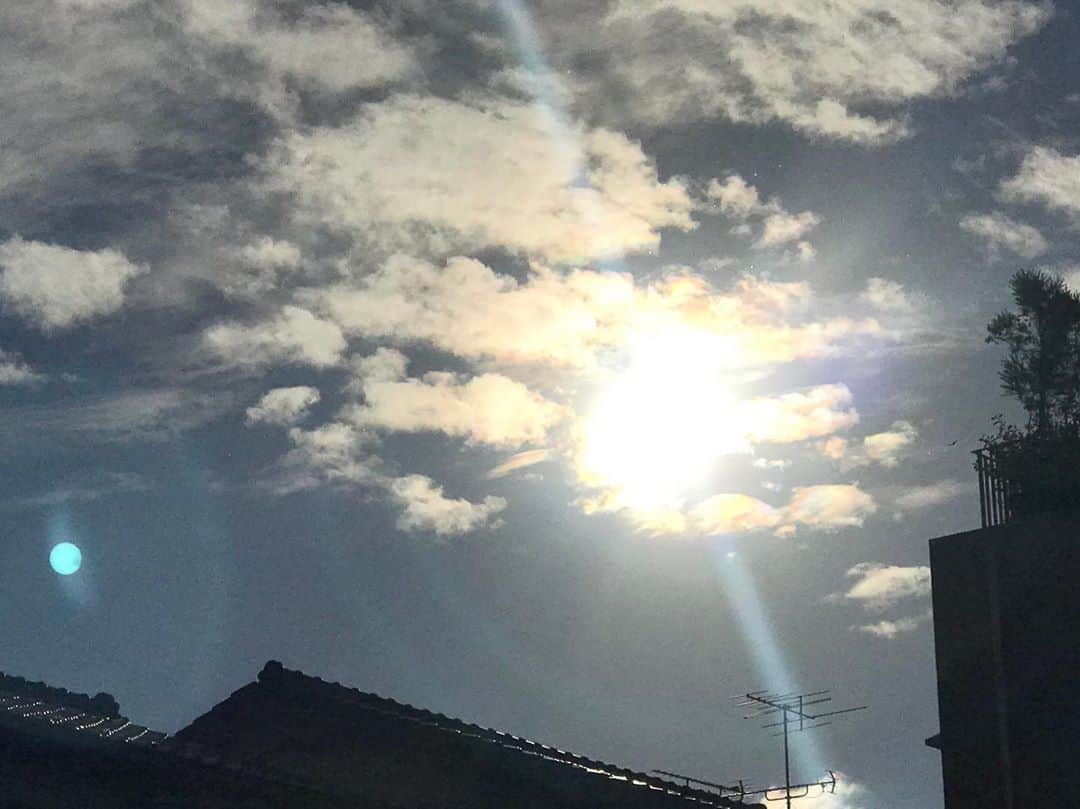 土屋眞弓のインスタグラム：「久しぶり青空☀️✨✨✨ 気持ちいい〜😊  #青空 #秋の空」