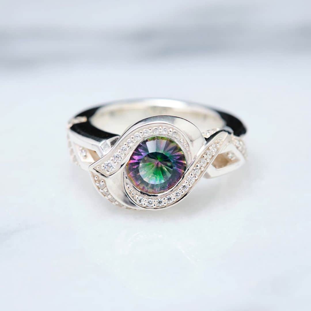 風弥さんのインスタグラム写真 - (風弥Instagram)「KAZAMI official ring「序曲-Vayu-」  dearest-crown.shop  #ring  #rings💍  #daizystripperkazami #jewelry  #platina #diamond」10月12日 15時47分 - kazami_daizy