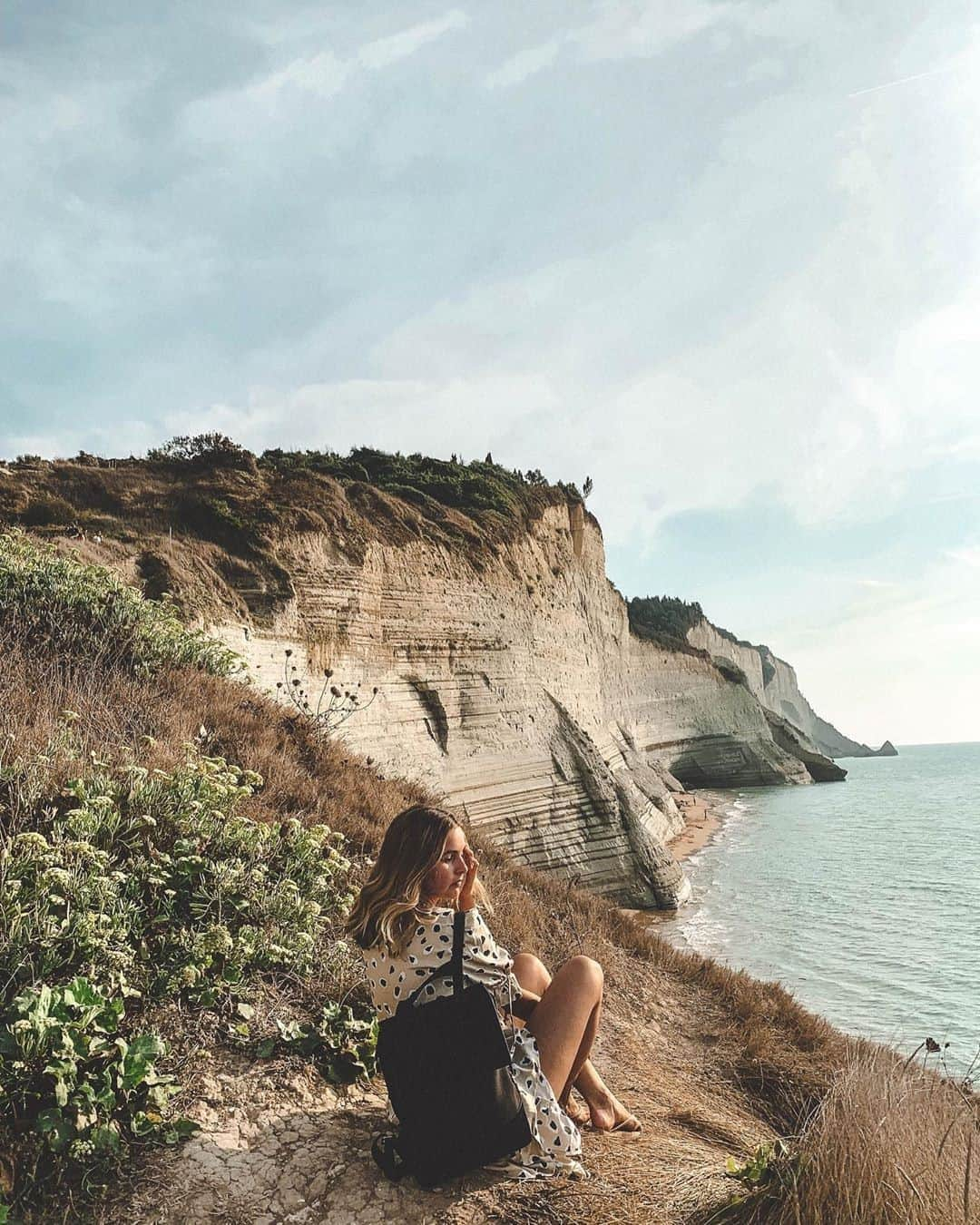 Kapten & Sonさんのインスタグラム写真 - (Kapten & SonInstagram)「'I left my heart at so many places.' ✨ @heyevelynbarz discovers Cape Drastis with our stylish Oslo All Black! 🖤 #bekapten #kaptenandson⁠⠀⁠ .⁠⠀⁠ .⁠⠀⁠ .⁠⠀⁠ #backpack #travel #traveling #adventure #greece #adventureseeker #takemethere #speechlessplaces #capedrastis」10月12日 14時30分 - kaptenandson