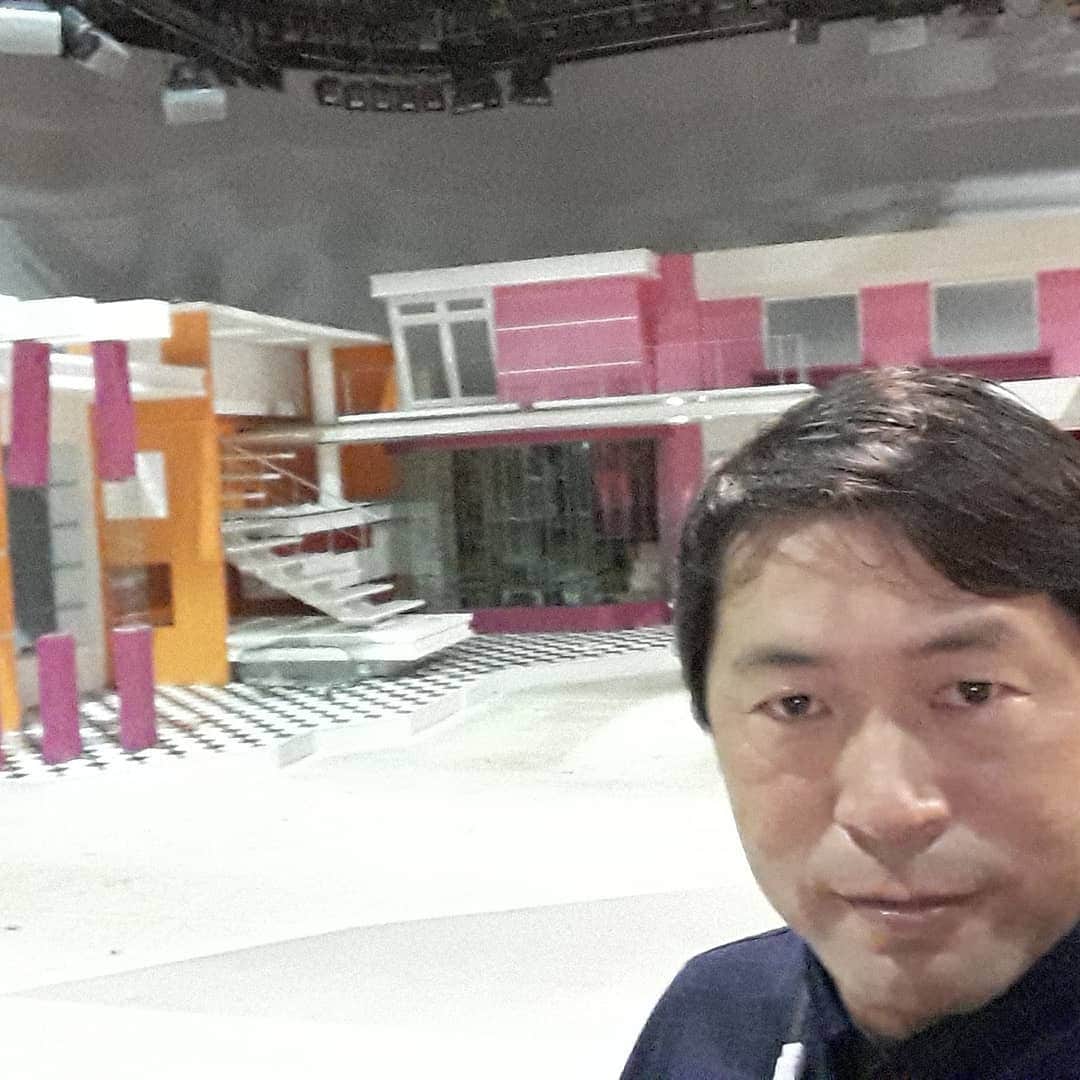 HBC北海道放送アナウンス部さんのインスタグラム写真 - (HBC北海道放送アナウンス部Instagram)「卓田和広です。 30年間お世話になった旧社屋は、昨日で放送局としての役目を終えました。 今日からは新社屋でのテレビ放送が始まり「今日ドキッ！」も新社屋からお送りします。 さて、どんなセットでしょうか？お楽しみに‼️ #HBC #今日からテレビも新社屋で #今日ドキッ #お世話になった旧社屋の1スタは片付け中でした #ぶらりサーチは月曜4時台だからね #今日のぶらりサーチはワンちゃん好き必見 #小橋亜樹  #グッチー #堀啓知 #金城茉里奈 #森田絹子 #堀内大輝 #卓田和広」10月12日 14時35分 - hbc_announcer