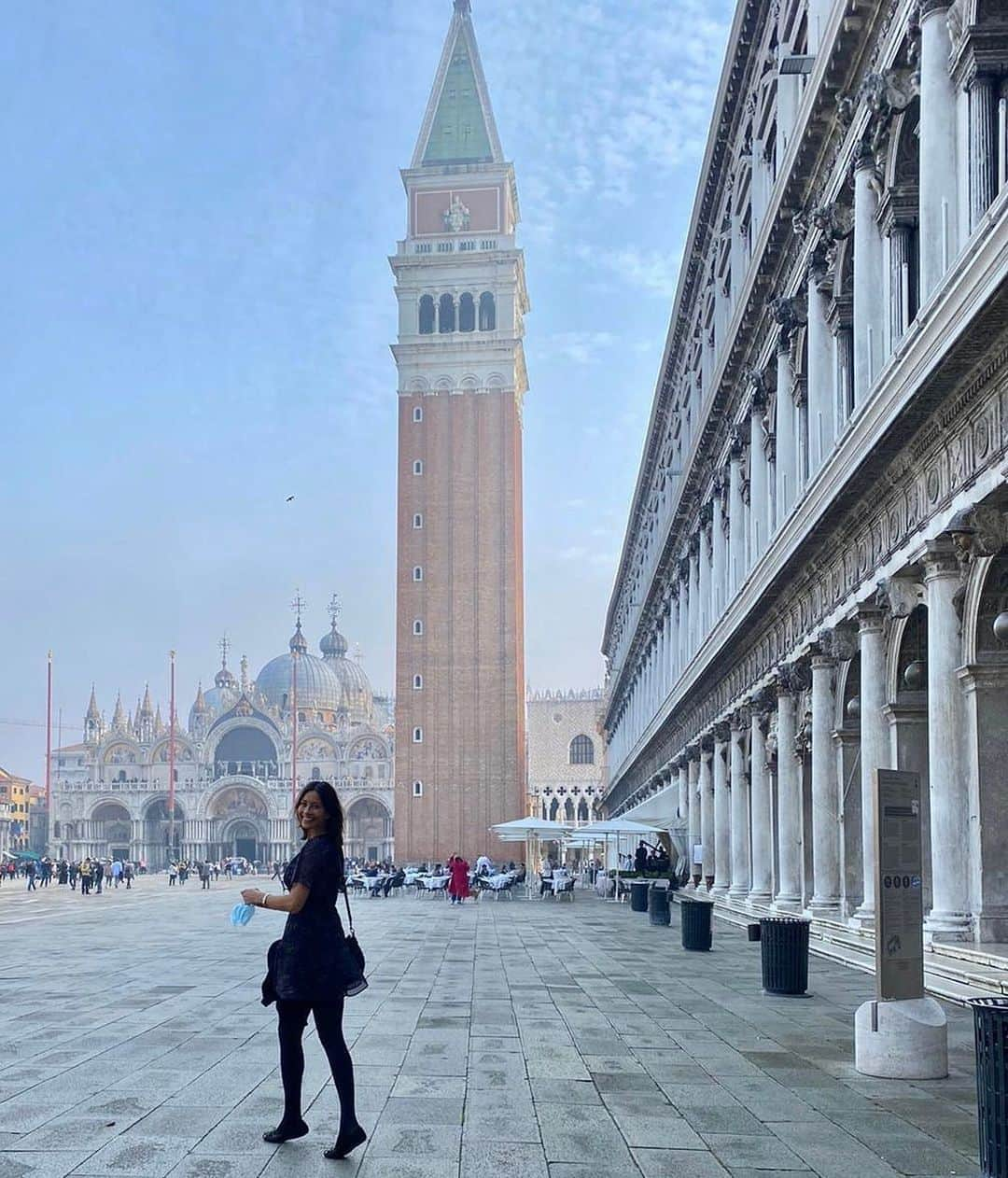 メラニー・サイクスさんのインスタグラム写真 - (メラニー・サイクスInstagram)「Good morning lovely ones and the not so much 😁 💙 waking up in the most photogenic city I have ever been to. Feeling so blessed to be here. Have a great day all : )) #venice #piazzasanmarco 💙」10月12日 14時36分 - msmelaniesykes