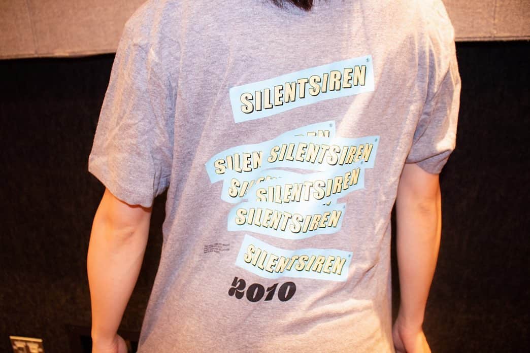 SILENT SIRENさんのインスタグラム写真 - (SILENT SIRENInstagram)「新グッズ🎊  ▼ご購入はこちらから👇 store.silent-siren.com」10月12日 14時52分 - silentsiren_official