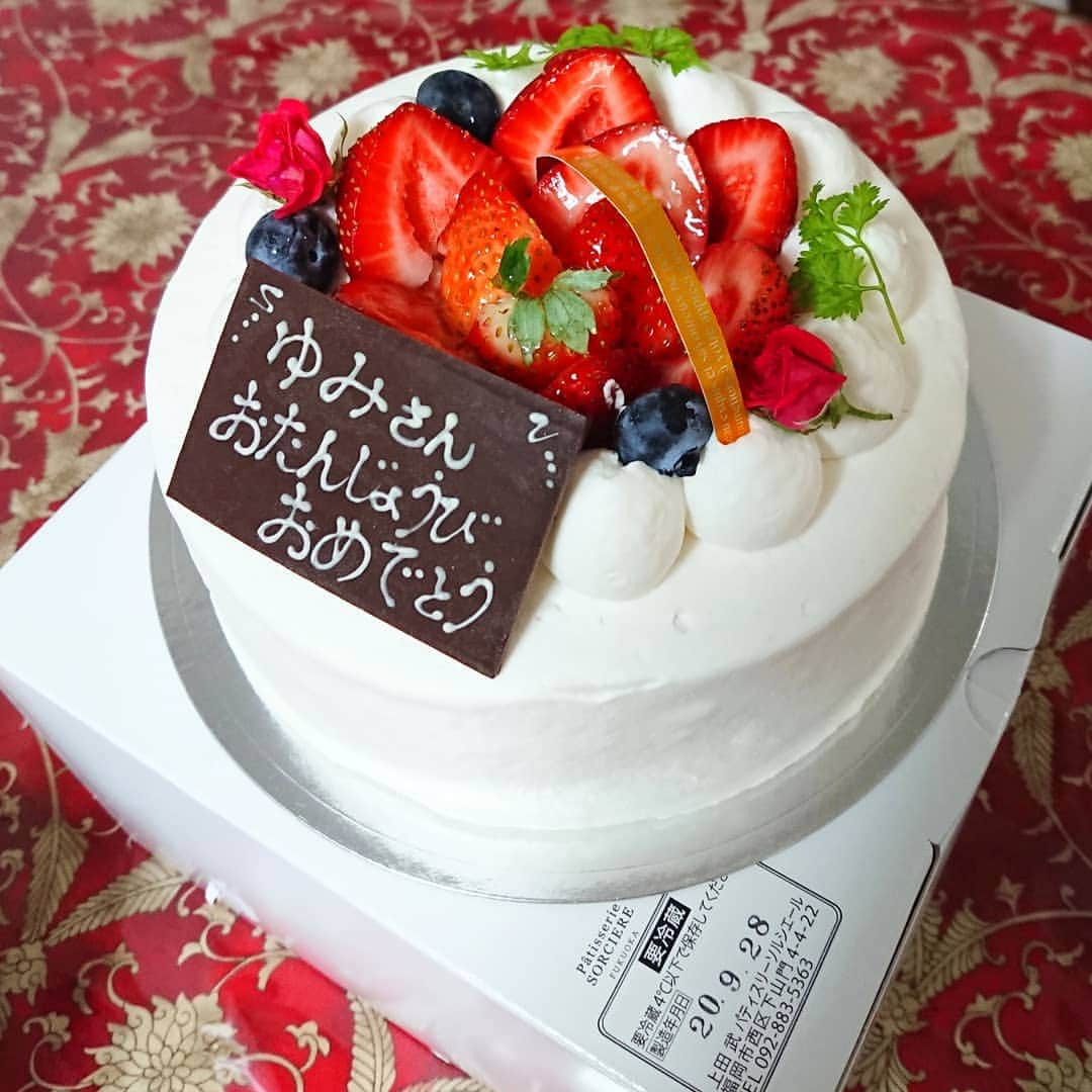 青木淳也さんのインスタグラム写真 - (青木淳也Instagram)「* * * 先月うちの母親の誕生日だったので ロケでお世話になったケーキ屋さんに 家族でおじゃましましたー！ * FBS『めんたいワイド』の 【人生コレに賭けてます】でお世話になった 下山門にある《パティスリー ソルシエール》へ！ * ケーキだけじゃなくカステラも絶品！ カステラでモンドセレクション金賞受賞！ みなさんも是非！オススメです！ * * #ブルーリバー #めんたいワイド #人生コレに賭けてます #グルメ #パティスリーソルシエール #絶品 #バリうま #福岡ケーキ #ケーキ #福岡グルメ #新米パパ #パパ #お父さん #家族 #family #子育て #親育て #赤ちゃん #赤ちゃんのいる生活 #babyboy #息子 #福岡 #fukuoka #スイーツ #感謝」10月12日 14時48分 - blueriveraoki