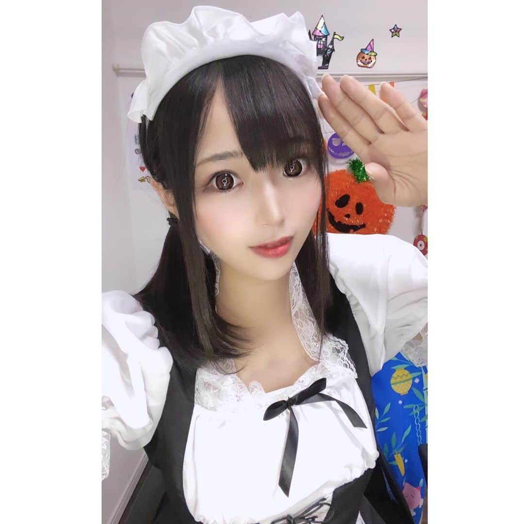 なつみさんのインスタグラム写真 - (なつみInstagram)「ハロウィン🎃コスプレ祭りVol.5💗 10月11日はツインテールのメイド☕️🎀でした☺️ 仕事しないメイドやけど、雇ってくれそうなご主人様がたくさんいました😂❤️  昼から配信頑張りたかったけど、 昨日の疲れで厳しいかも🥺 もう少し体力回復するまで様子見ます😌🛋  #ライブ配信#Pococha#Pocochaライバー#ポコチャ#ライバー#バセドウ病#吃音症#過敏性腸症候群#八重歯#宅建士#宅建#宅地建物取引士#不動産営業#イギリス留学#🧢なつみ👻🍊Natsumi#メイド#メイドコス#メイドコスプレ#コスプレ#コスプレ配信#洋楽#歴史韓ドラ#ハロウィン#halloweencostume」10月12日 14時49分 - natsumipeanuts