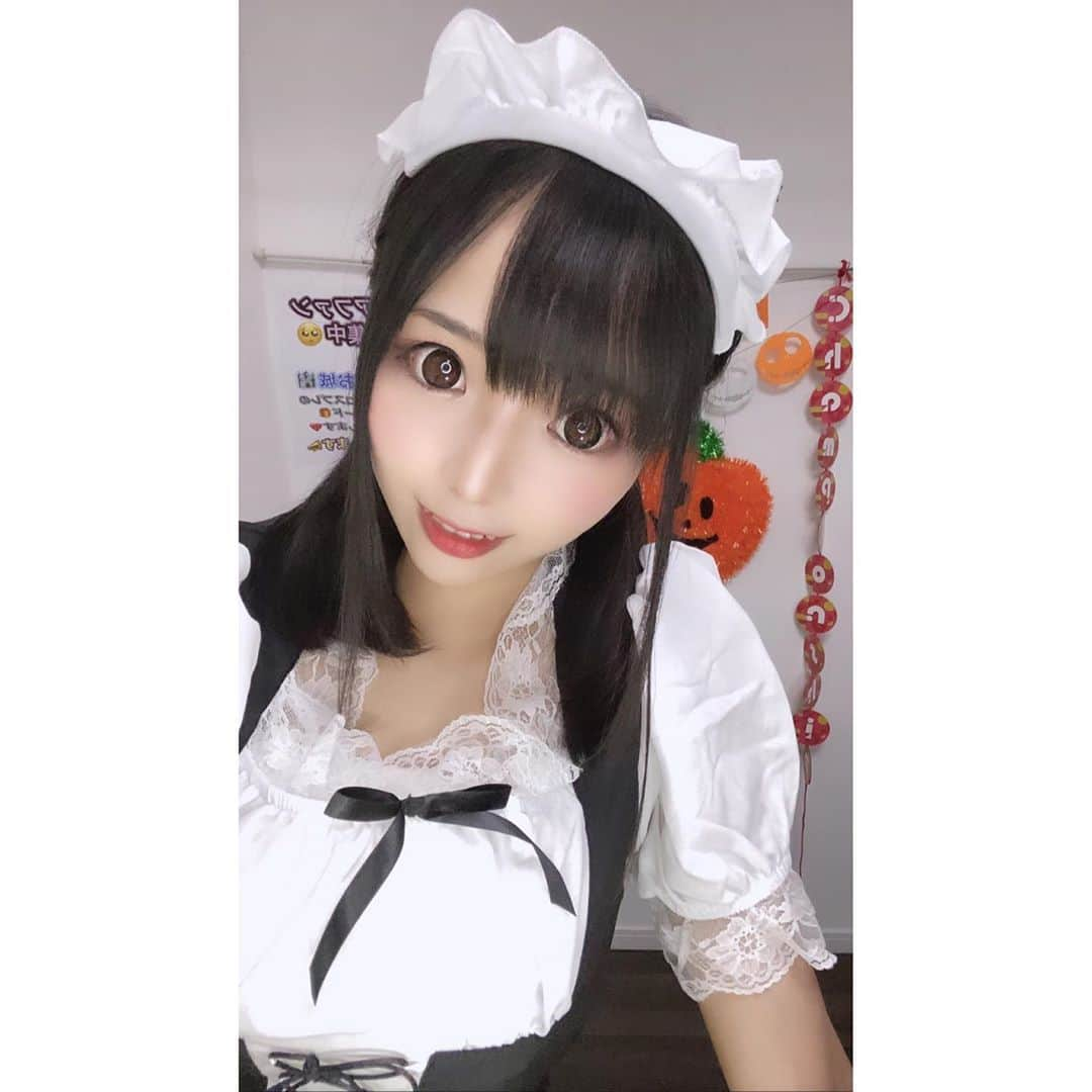 なつみさんのインスタグラム写真 - (なつみInstagram)「ハロウィン🎃コスプレ祭りVol.5💗 10月11日はツインテールのメイド☕️🎀でした☺️ 仕事しないメイドやけど、雇ってくれそうなご主人様がたくさんいました😂❤️  昼から配信頑張りたかったけど、 昨日の疲れで厳しいかも🥺 もう少し体力回復するまで様子見ます😌🛋  #ライブ配信#Pococha#Pocochaライバー#ポコチャ#ライバー#バセドウ病#吃音症#過敏性腸症候群#八重歯#宅建士#宅建#宅地建物取引士#不動産営業#イギリス留学#🧢なつみ👻🍊Natsumi#メイド#メイドコス#メイドコスプレ#コスプレ#コスプレ配信#洋楽#歴史韓ドラ#ハロウィン#halloweencostume」10月12日 14時49分 - natsumipeanuts