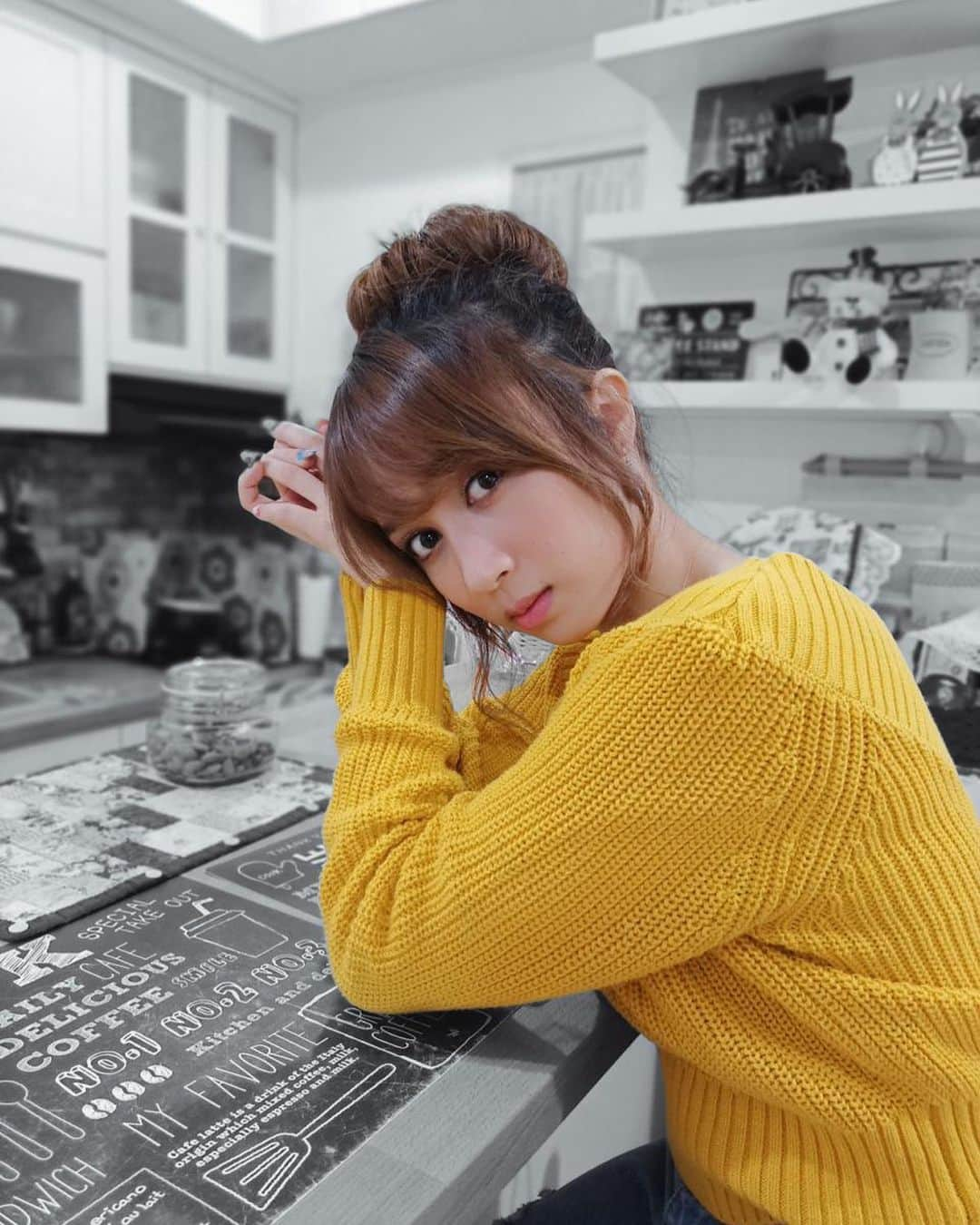 アヤナ・シャハブさんのインスタグラム写真 - (アヤナ・シャハブInstagram)「Ini hasil foto menggunakan fitur AI Color Portrait dari OPPO Reno4 F. #shotonOPPO Kamu bisa pakai fitur ini langsung dari aplikasi kamera, jadi gak usah  instal aplikasi lain!! Jadi AI kamera OPPO Reno4F bisa secara otomatis mendeteksi subjek manusia dan membuat background hitam-putih 😎😎 Seru banget kan? Apalagi hasil foto yang unik ini bisa kamu gunakan untuk jadi terlihat beda dengan yang lainnya. Yuk, cari tahu lebih dalam mengenai #OPPOReno4F di @oppoindonesia」10月12日 15時01分 - ayanashahab