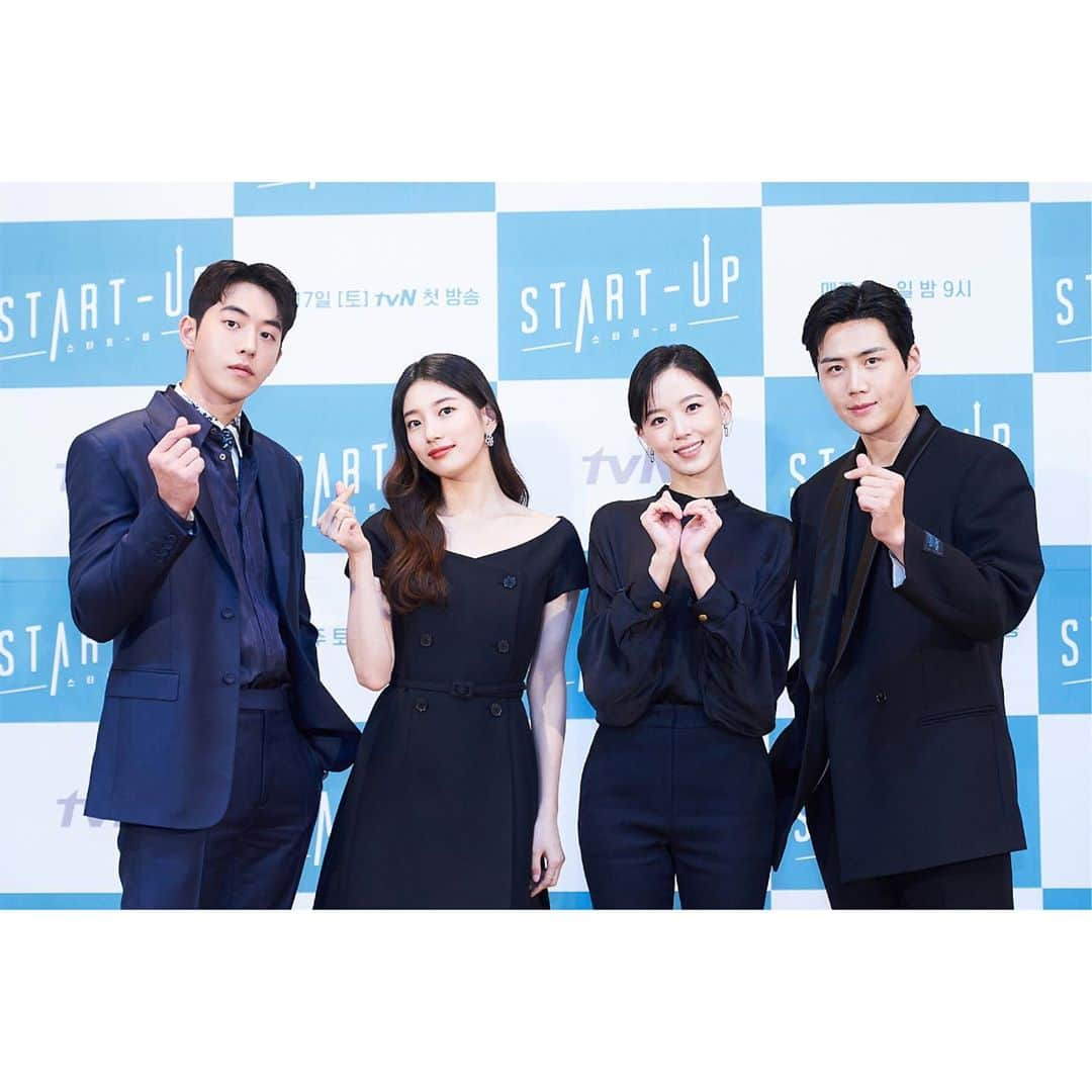 tvN DRAMA【韓国】さんのインスタグラム写真 - (tvN DRAMA【韓国】Instagram)「드레스 코드 완벽일치💙 케미 터진 <스타트업> 제작발표회💙  10월 17일 [토] 밤 9시 첫 방송⠀ #청춘코딩로맨스 #스타트업 #tvN #토일드라마  #배수지 #남주혁 #김선호 #강한나」10月12日 15時18分 - tvn_drama