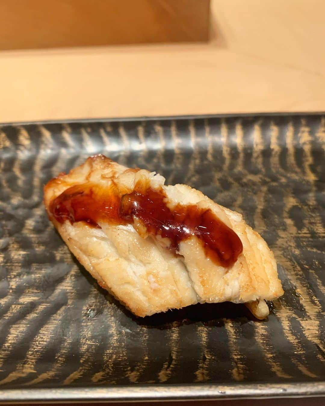 小笠原エリイさんのインスタグラム写真 - (小笠原エリイInstagram)「先日、尖沙咀にある「鮨 とかみ」🍣に行くことが出来ました🥢✨まさか今回ここに来れるだなんて思ってもいなかったので本当に嬉しいです。日本酒もたっぷりいただきました🥰🍶人との出会いとご縁に、心から感謝です💕🇭🇰🙏 ・ ・ #鮨とかみ #香港鮨とかみ #尖沙咀 #鮨 #日本食 #香港鮨 #幸せな時間をありがとうございました #貴重な時間 #ミシュラン #香港グルメ #感謝 #香港 #日本料理 #江戸前寿司 #tst #sushi #sushirestaurant #spesialday #hkjapaneserestaurant #delicious #thankyousomuch #sushihk #japanesefood #veryhappy #tokamihk #luckyday #dinner #specialdinner #beautiful #veryveryhappy」10月12日 15時16分 - ogasawaraerii__