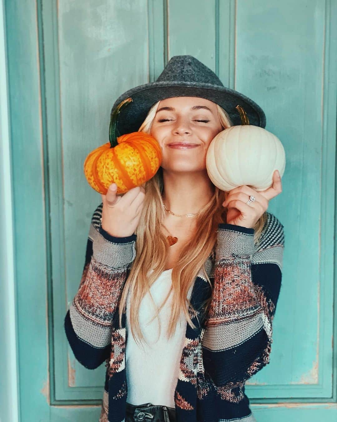 Kelsea Balleriniのインスタグラム：「fall y’all ✨」